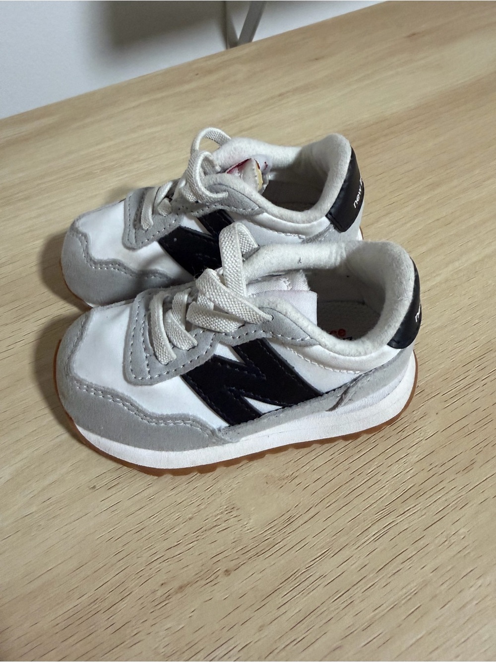 Toddler New Balances shoes - Picture 2 of 6